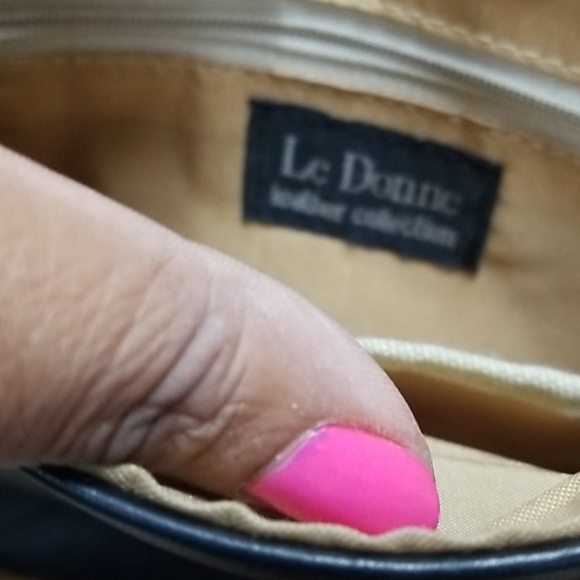 La Donna Leather Crossbody - Picture 2 of 6